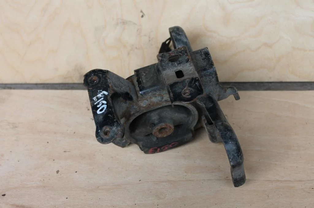 Б.у. опора двигателя TOYOTA COROLLA ZRE151 TOYOTA COROLLA ZRE151