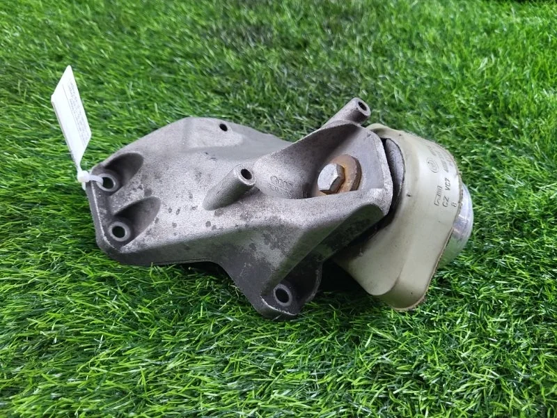 Кронштейн крепления КПП Audi A4 2005 8E0399113P B7 ALT 2.0, левый