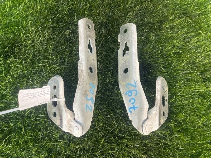 Петли капота Audi A6 2007 4F0823302 C6 AUK 3.2