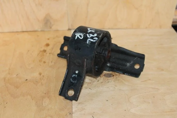 Б.у. опора двигателя MITSUBISHI LANCER CY3A MITSUBISHI LANCER CY3A