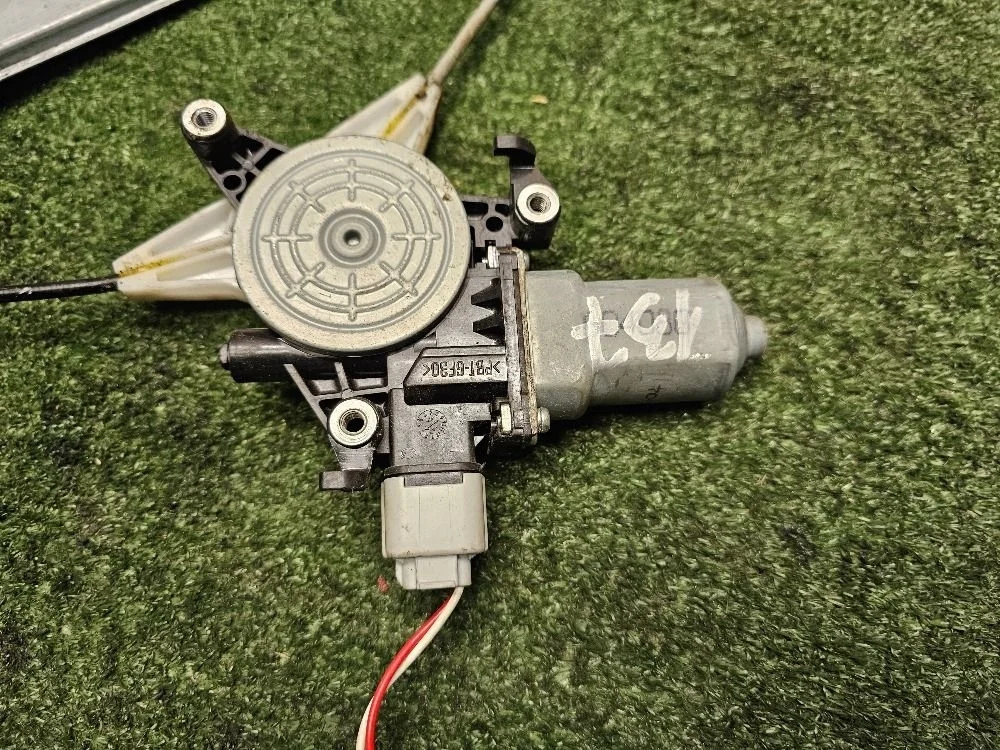 Моторчик стеклоподъемника задний левый Subaru Fore