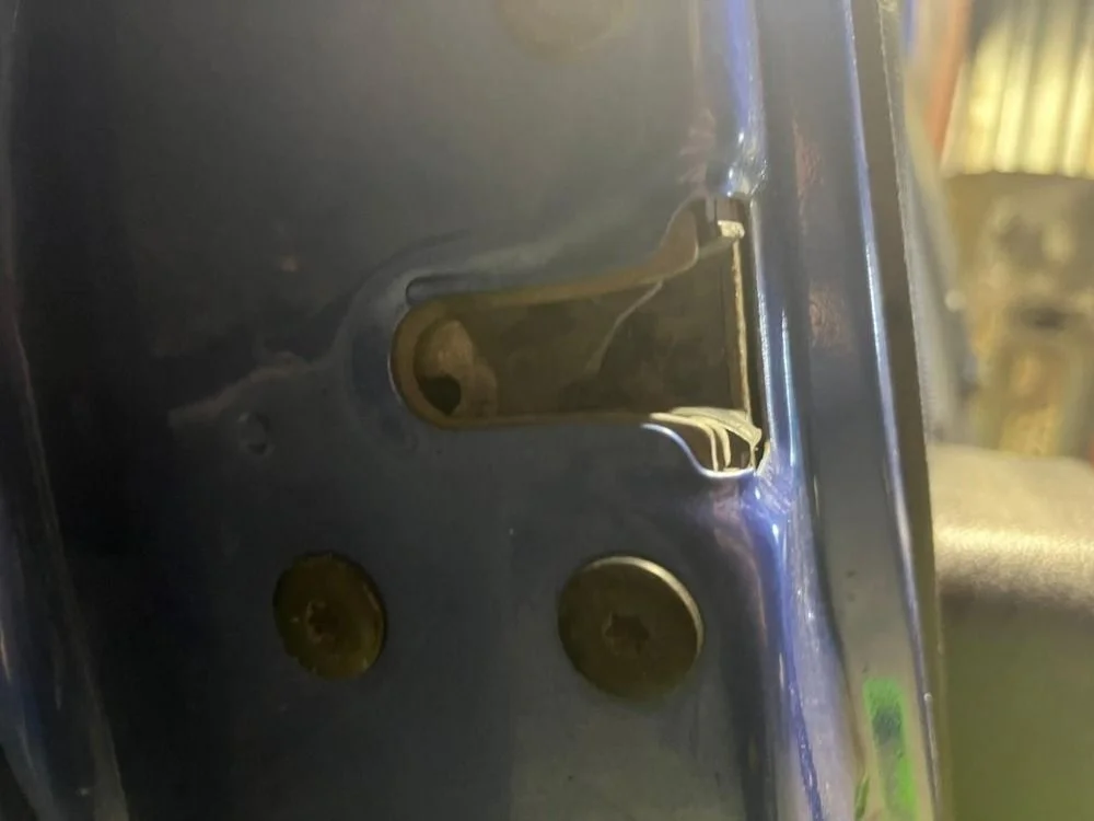 Замок двери задний левый Renault Logan I