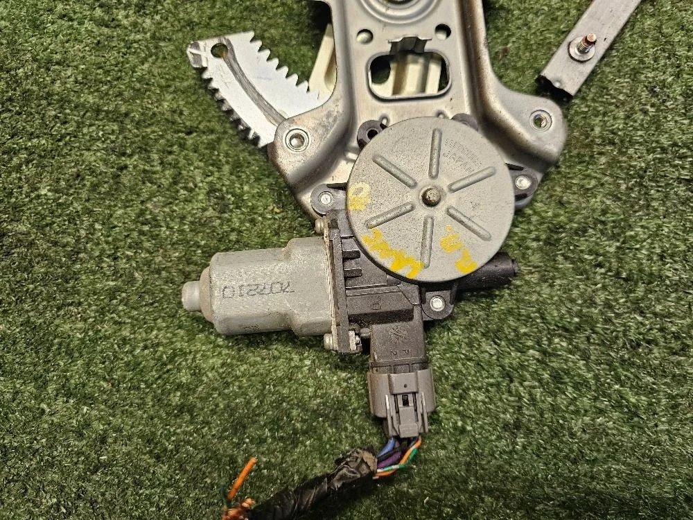 Моторчик стеклоподъемника перед.прав Lancer 10