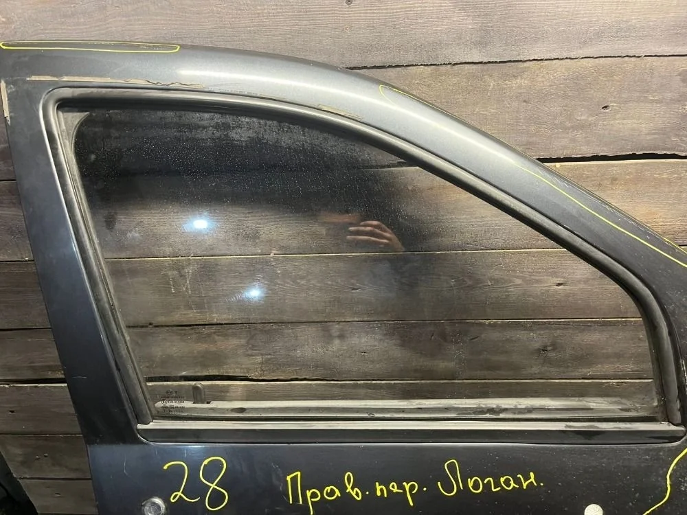 Стекло двери переднее правое Renault Logan 1