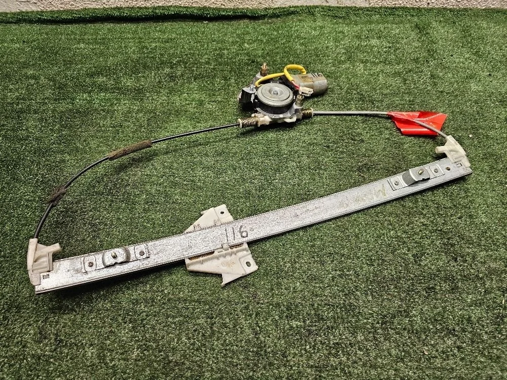 Стеклоподъемник передний правый Mazda Mpv