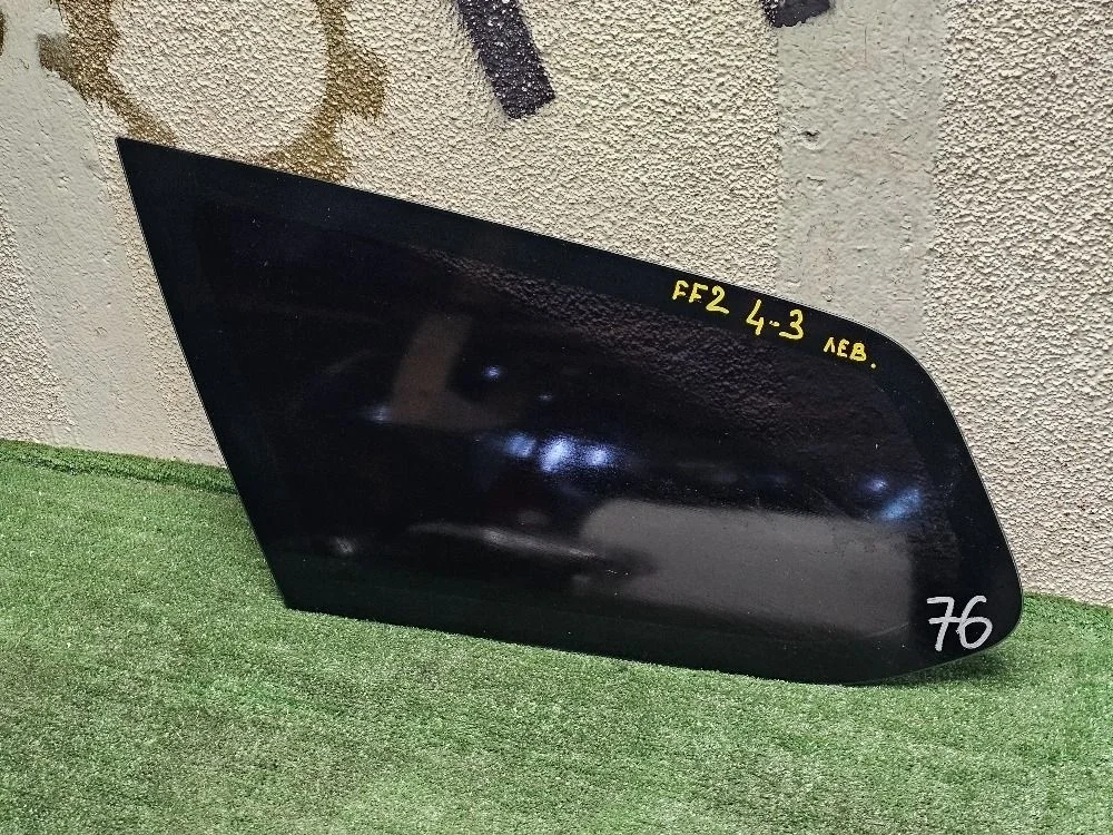 Стекло глухое левое на Ford Focus 2