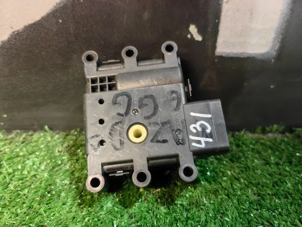 Моторчик заслонки отопителя Mazda 6 GG