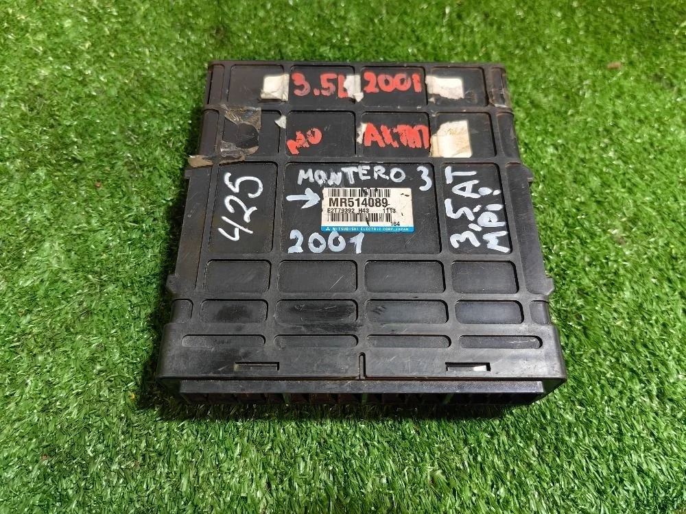 Блок управления двигателем Mitsubishi Montero 3
