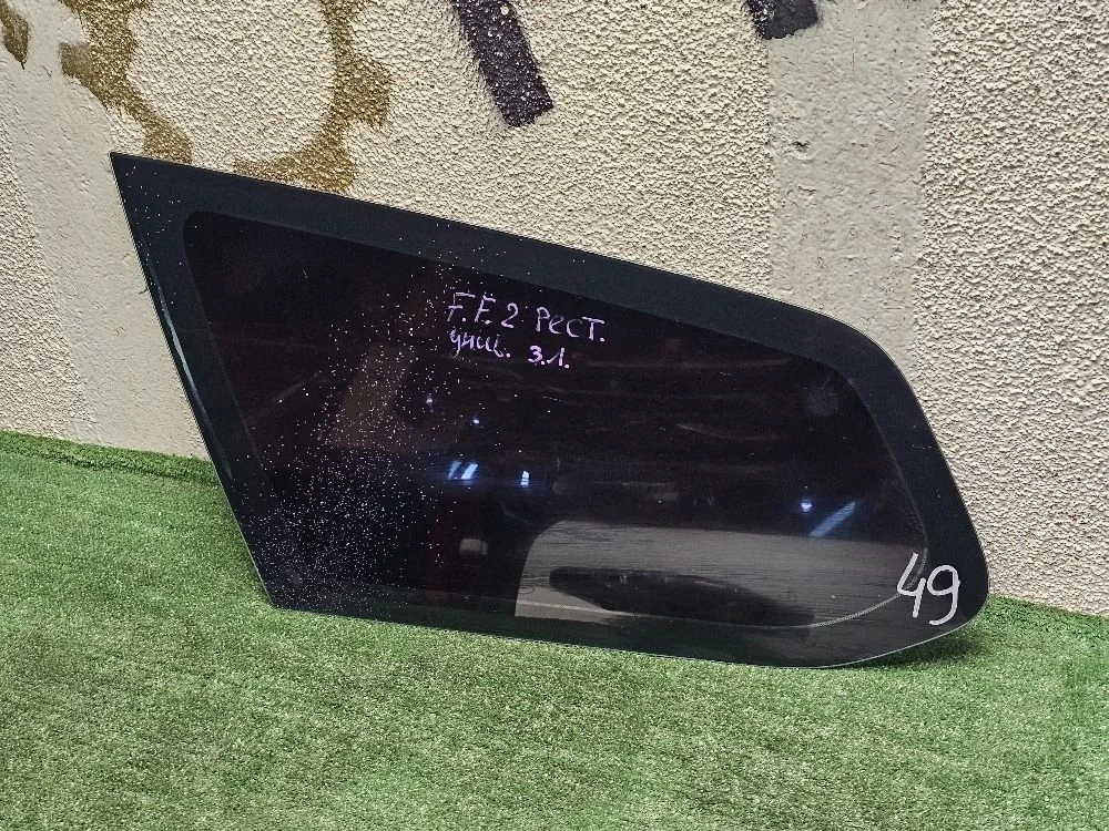 Стекло глухое левое на Ford Focus 2