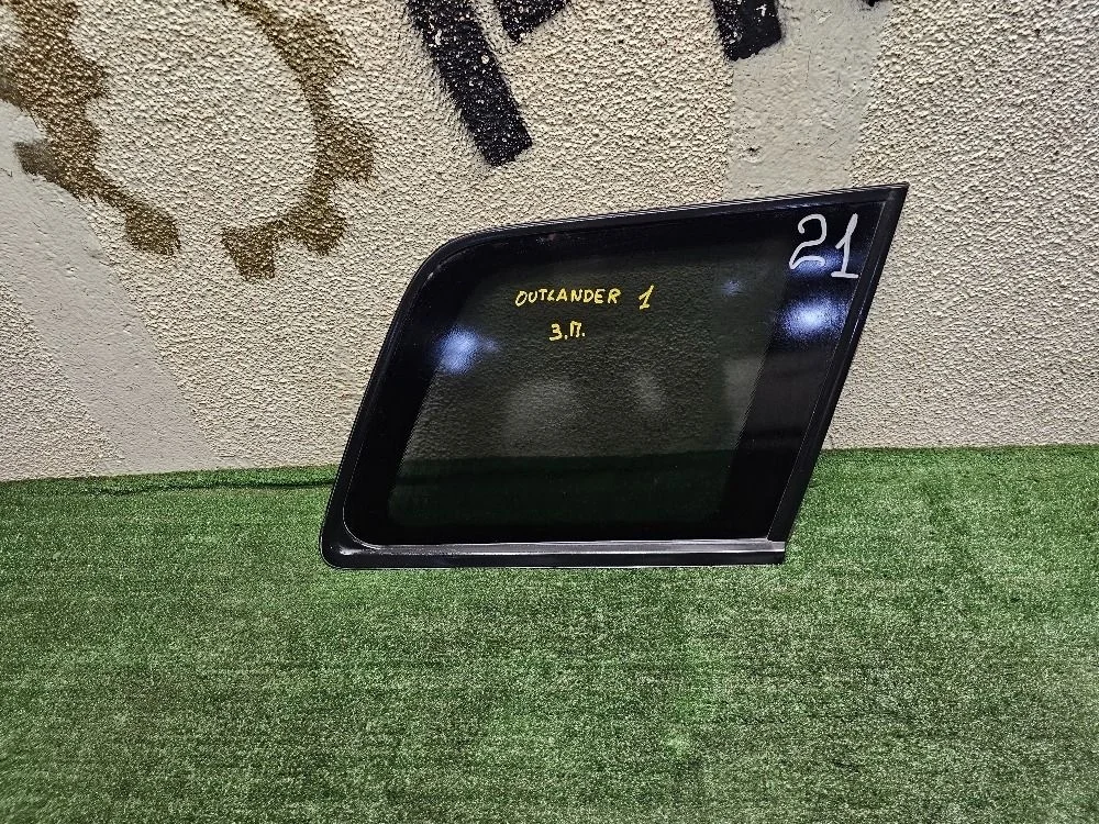 Форточка задняя правая Mitsubishi Outlander