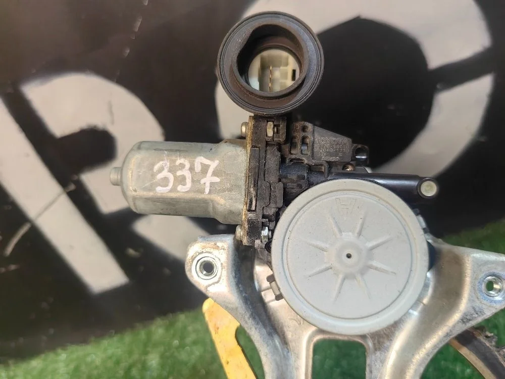 Моторчик стеклоподъемника передний левый Rav4 III