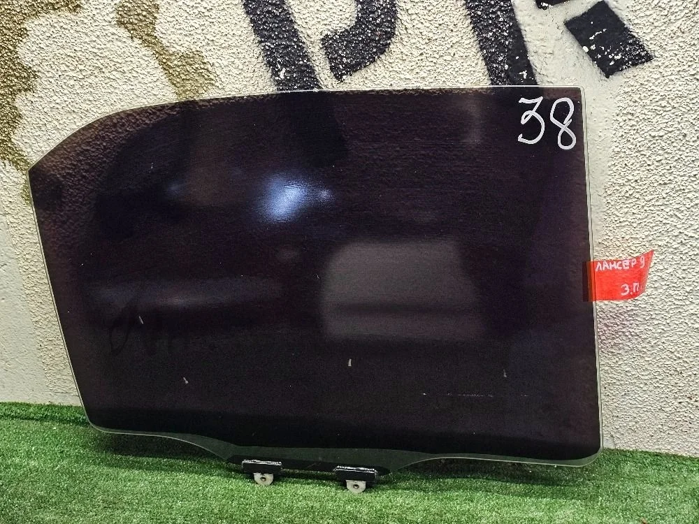 стекло задней правой двери  mitsubishi lancer 9