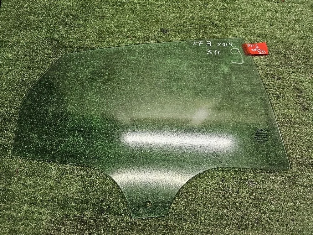 Стекло двери заднее правое Ford Focus III