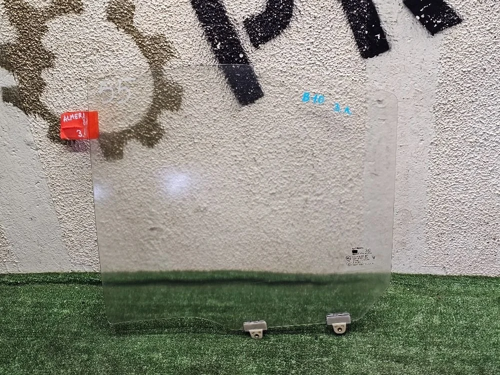 Стекло заднее левое на Nissan Almera B10 Classic