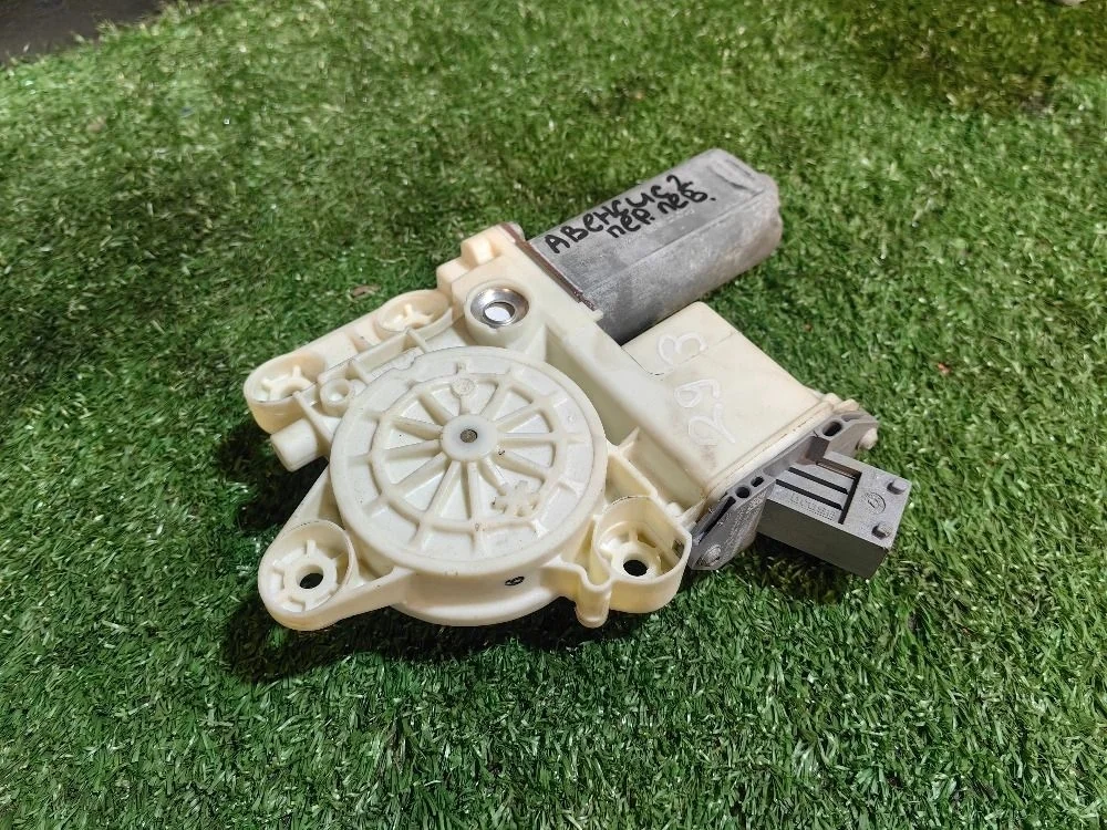 Стеклоподъемник передний левый Toyota Avensis 2