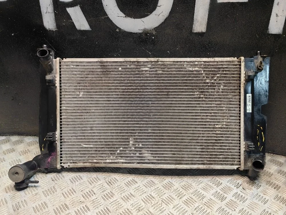 Радиатор охлаждения двигателя Toyota Avensis T250