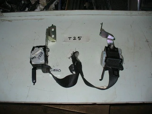 Б.у. ремень безопасности TOYOTA AVENSIS ZZT251 TOYOTA AVENSIS ZZT251