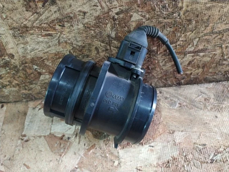 Датчик массового расхода воздуха дмрв Audi A4 2006 8ED