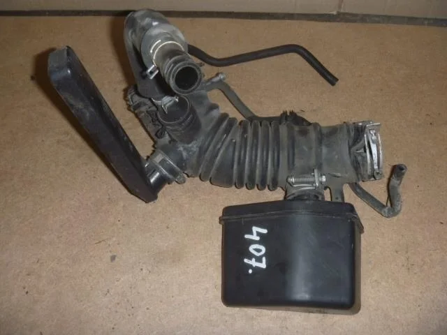 Б.у. патрубок воздушного фильтра TOYOTA CAMRY V40 ACV40 TOYOTA CAMRY V40 ACV40