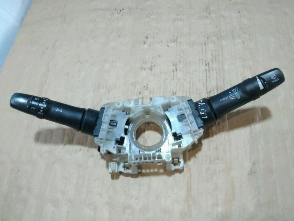 Б.у. подрулевой переключатель MITSUBISHI LANCER CY4A MITSUBISHI LANCER CY4A
