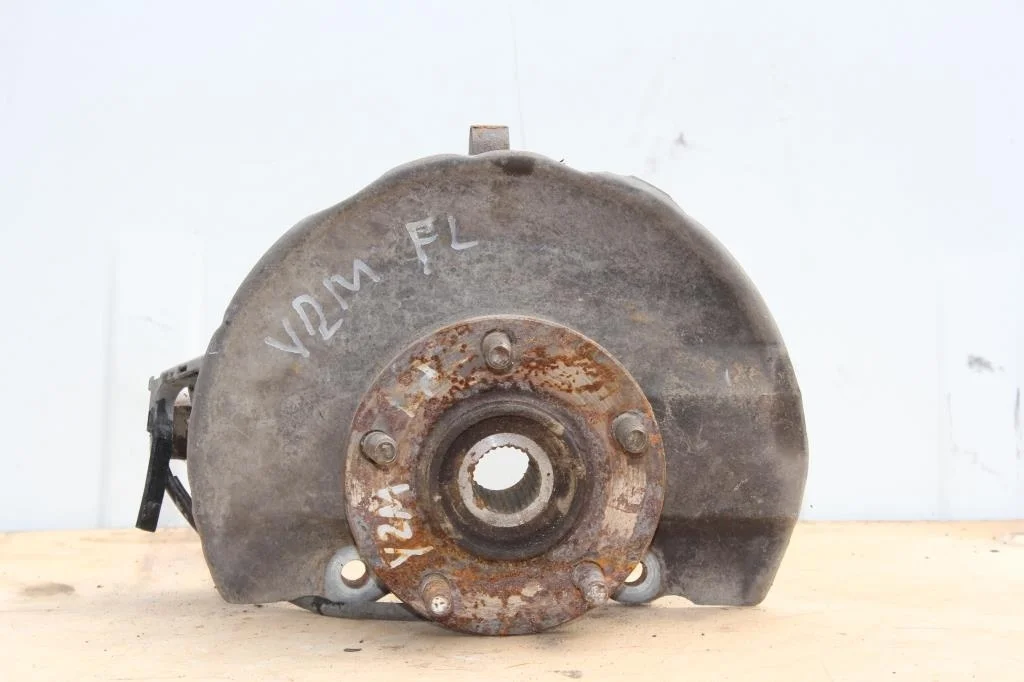 Б.у. кулак поворотный MITSUBISHI LANCER CY2A MITSUBISHI LANCER CY2A