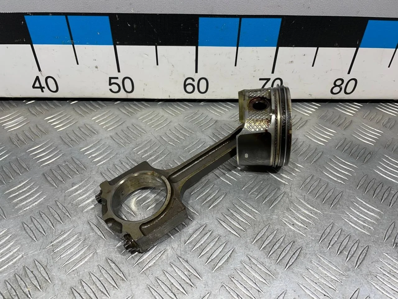 [ЧАСТЬ Б/У] Низ двигателя QQDB 1,8 - (Состояние: только поршень с шатуном) [Код: 00641871 ]