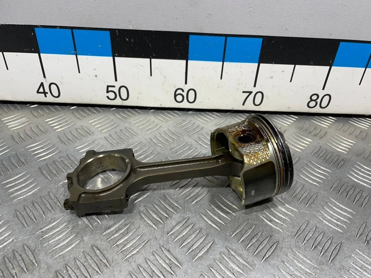 [ЧАСТЬ Б/У] Низ двигателя QQDB 1,8 - (Состояние: только поршень с шатуном) [Код: 00641872 ]