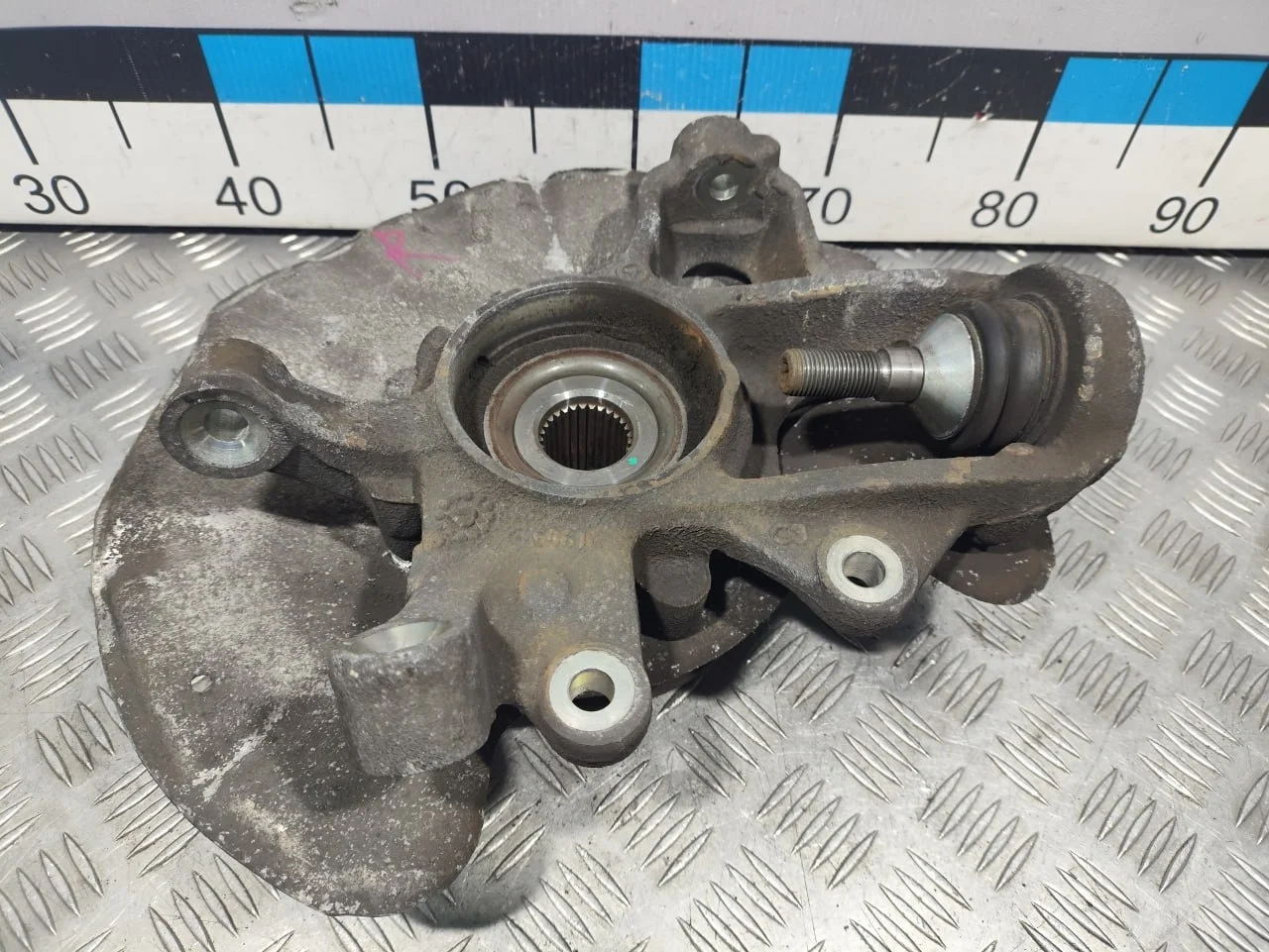 [Б/У] Кулак поворотный задний правый Mercedes Benz GL-Class X166 GL/GLS 2012-2019, Mercedes Benz G - В сборе со ступицей A1663570900. пробег 63000 [ХОРОШЕЕ] [Код: 00544576 ]