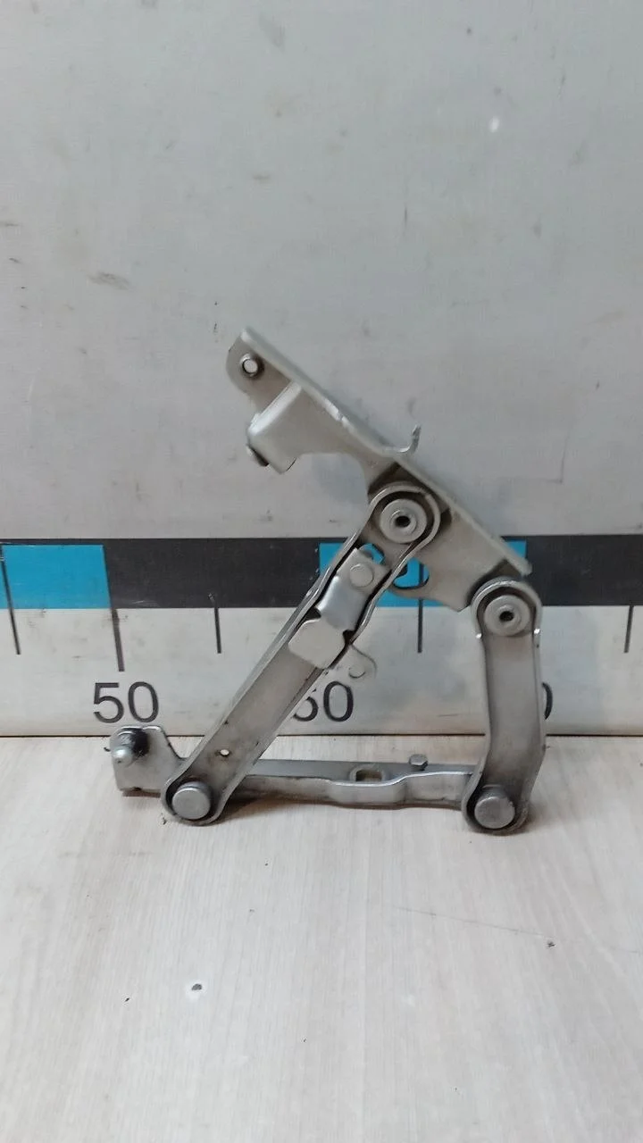 [Б/У] Петля капота правая Mercedes [Код: 00646166 ]