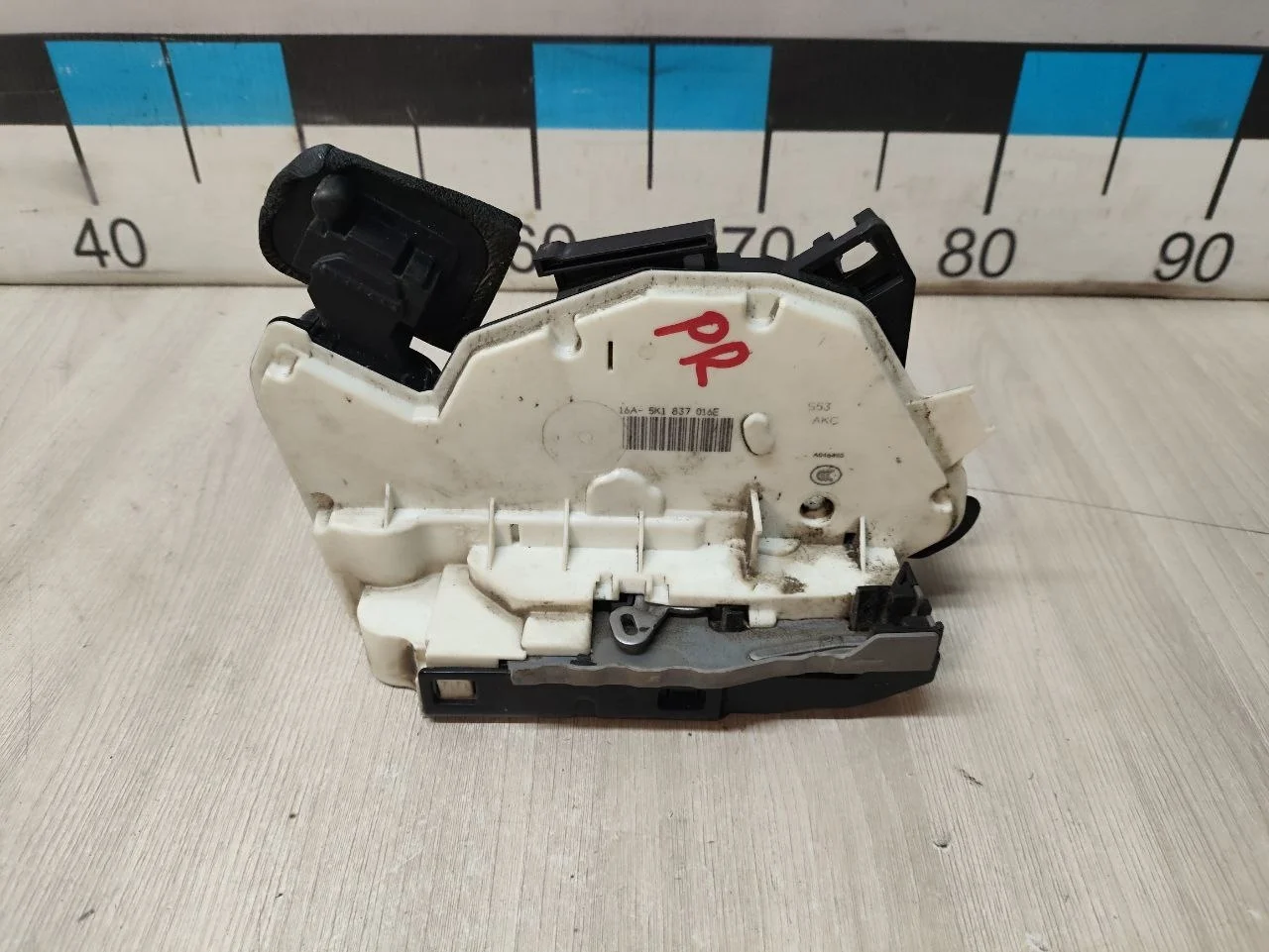 [Б/У] Замок двери передней правой [Код: 00318571 ]