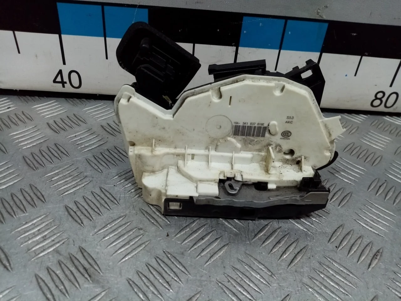 [Б/У] Замок двери передней правой [Код: 00646033 ]