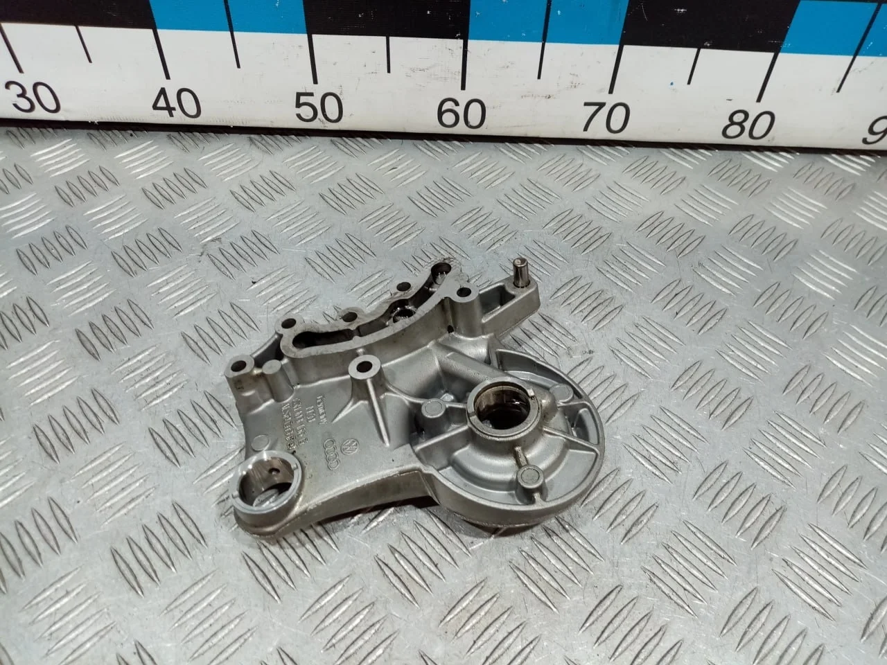 [Б/У] Кронштейн опорный распредвала - пробег 94000 [Код: 00643935 ]