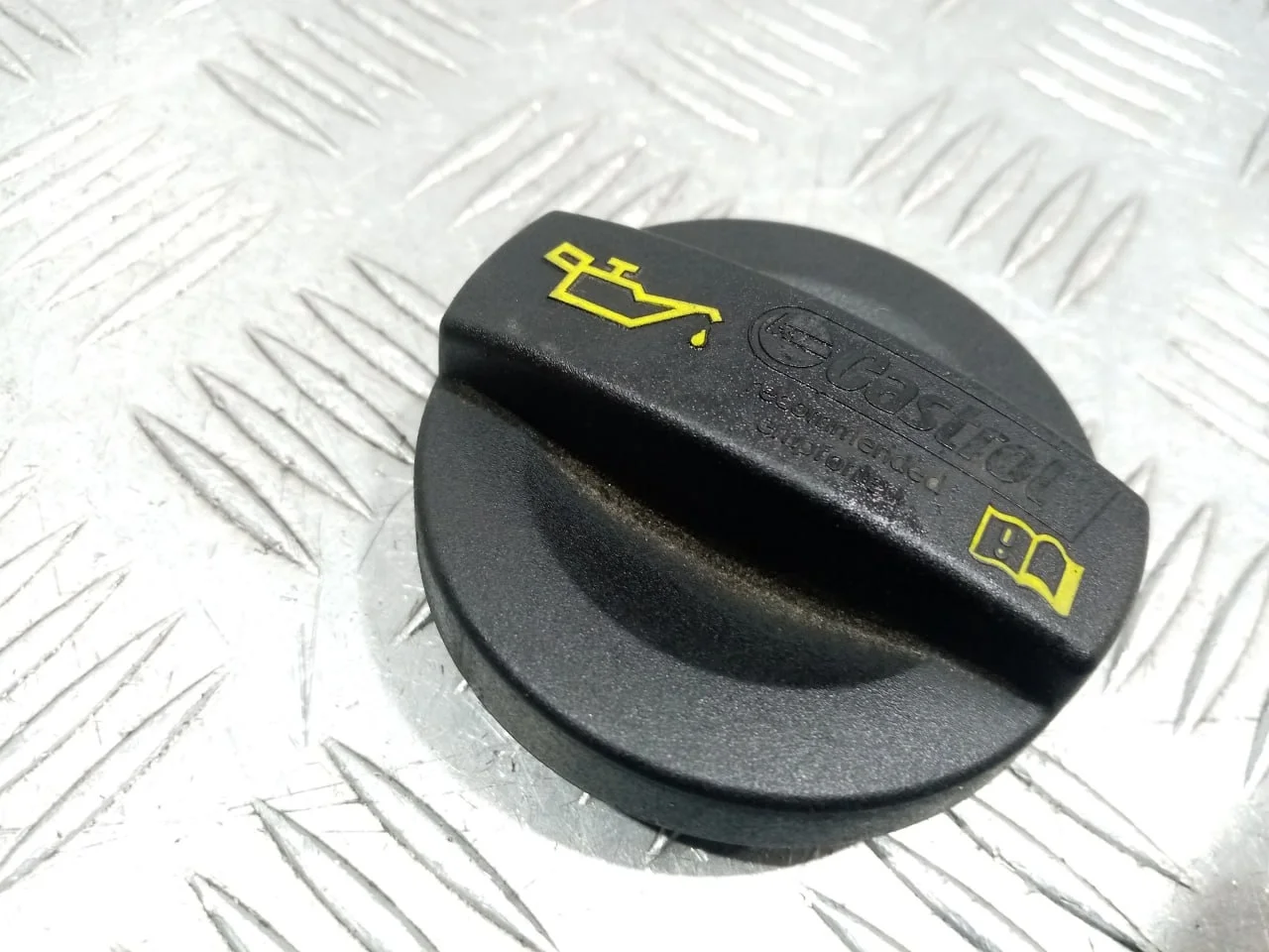 [Б/У] Крышка заливная масла [Код: 00642582 ]