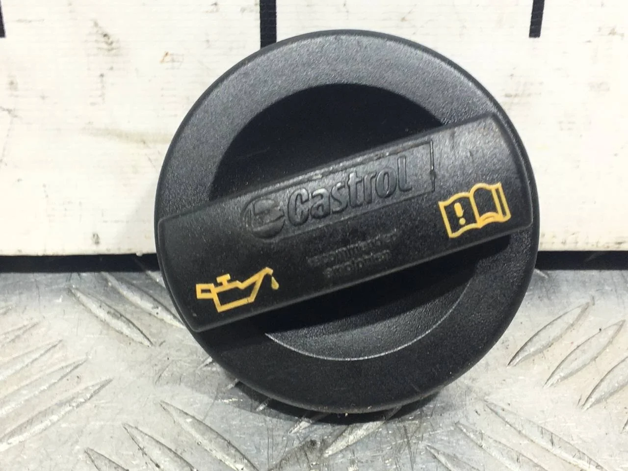 [Б/У] Крышка заливной масляной горловины [Код: 00644182 ]