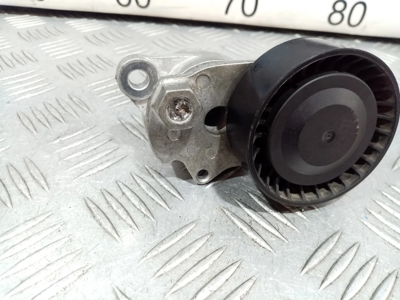 [Б/У] Натяжитель ремня [Код: 00641869 ]