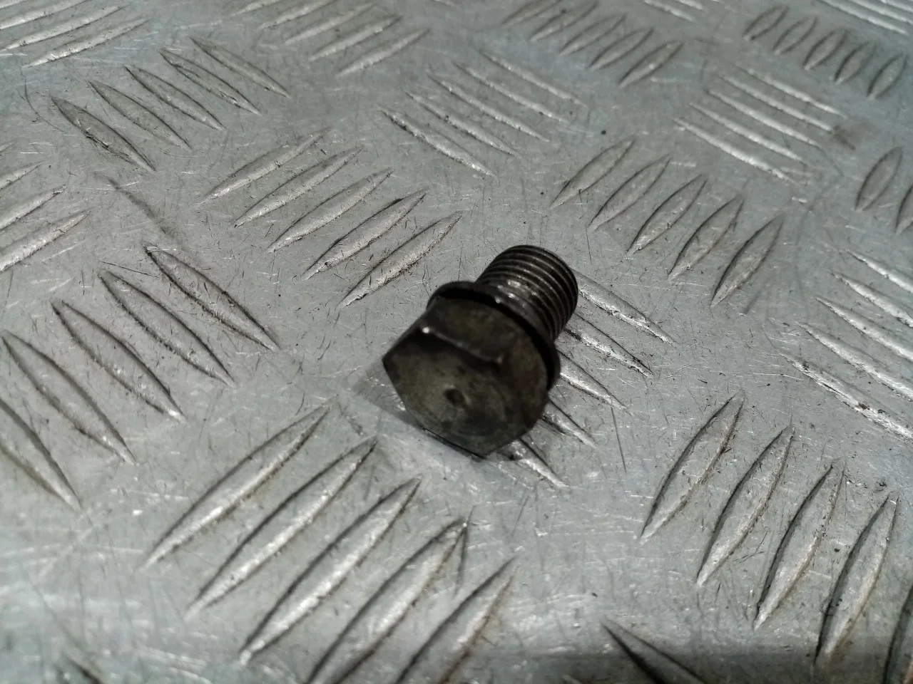 [Б/У] Пробка масляного поддона 14*12*1,5 [Код: 00643816 ]