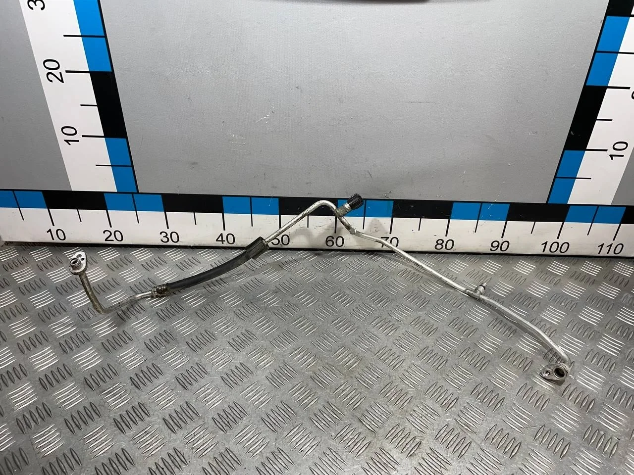 [Б/У] Трубка кондиционера [Код: 00643664 ]