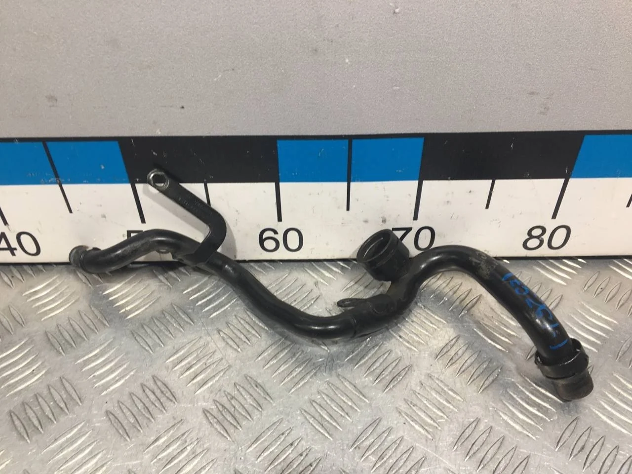 [Б/У] Трубка охлажд. жидкости металлическая правая [Код: 00642790 ]