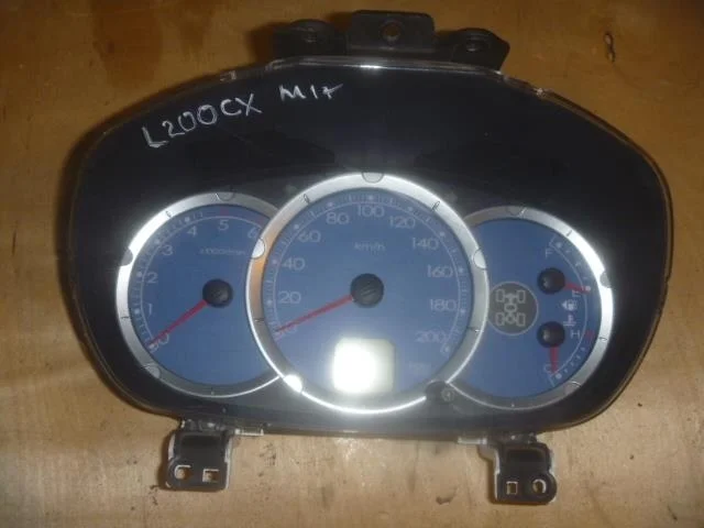 Б.у. приборная панель MITSUBISHI L200 KB4T MITSUBISHI L200 KB4T