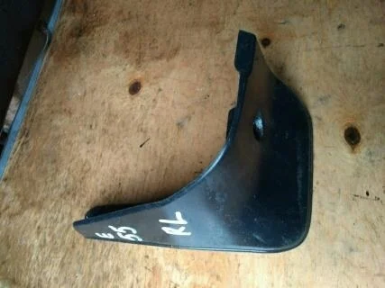 Б.у. брызговик TOYOTA COROLLA ZRE151 TOYOTA COROLLA ZRE151