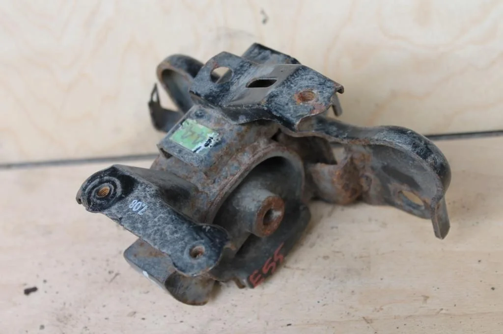 Б.у. опора двигателя TOYOTA COROLLA ZRE151 TOYOTA COROLLA ZRE151