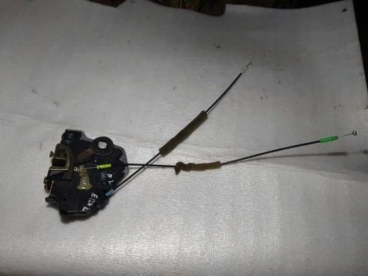 Б.у. замок двери  (праворуль) TOYOTA COROLLA E120 TOYOTA COROLLA E120