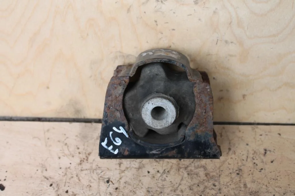 Б.у. опора двигателя TOYOTA COROLLA ZRE151 TOYOTA COROLLA ZRE151