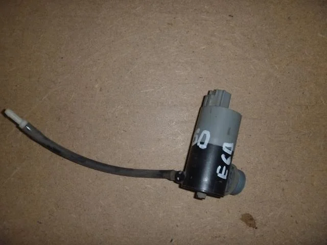 Б.у. насос омывателя TOYOTA COROLLA ZRE151 TOYOTA COROLLA ZRE151