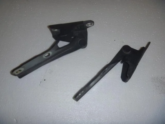 Б.у. петля капота (2шт) MITSUBISHI PAJERO V98W MITSUBISHI PAJERO V98W