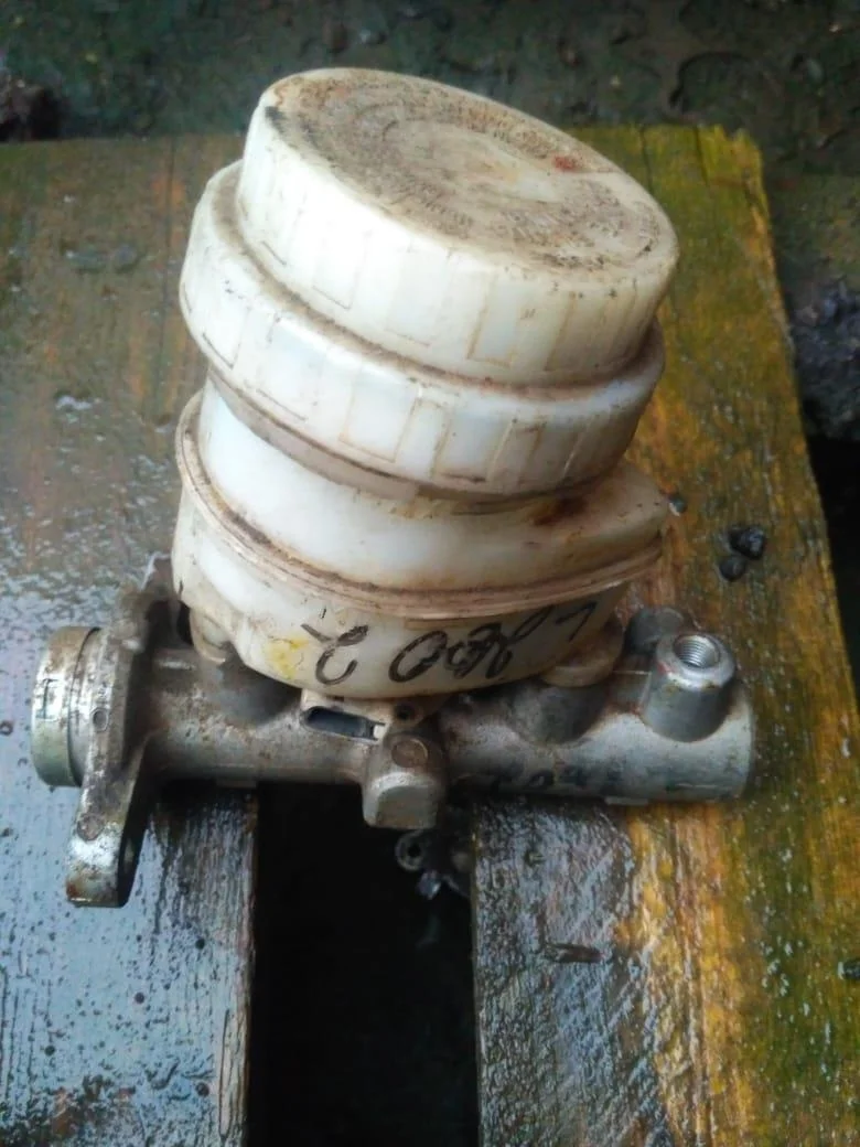 Б.у. цилиндр главный тормозной MITSUBISHI L200 KB4T MITSUBISHI L200 KB4T