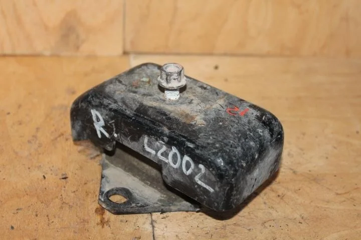 Б.у. опора двигателя MITSUBISHI L200 KB4T MITSUBISHI L200 KB4T