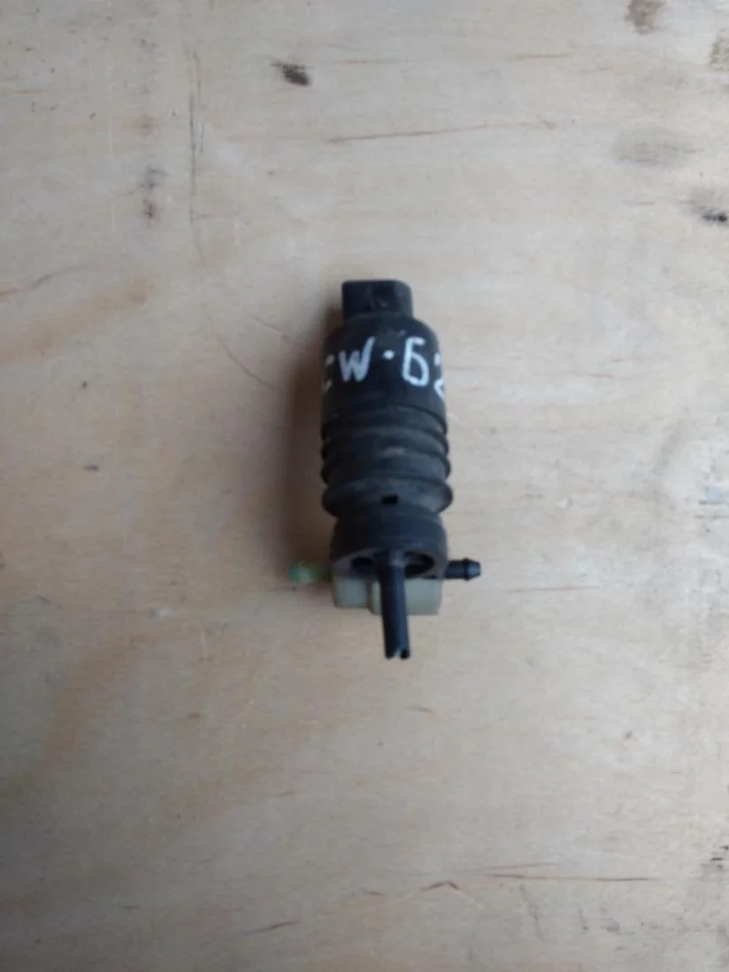 Б.у. насос омывателя MITSUBISHI OUTLANDER XL CW5W MITSUBISHI OUTLANDER XL CW5W