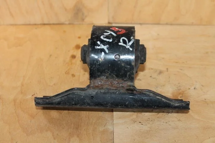 Б.у. опора двигателя MITSUBISHI LANCER CY3A MITSUBISHI LANCER CY3A