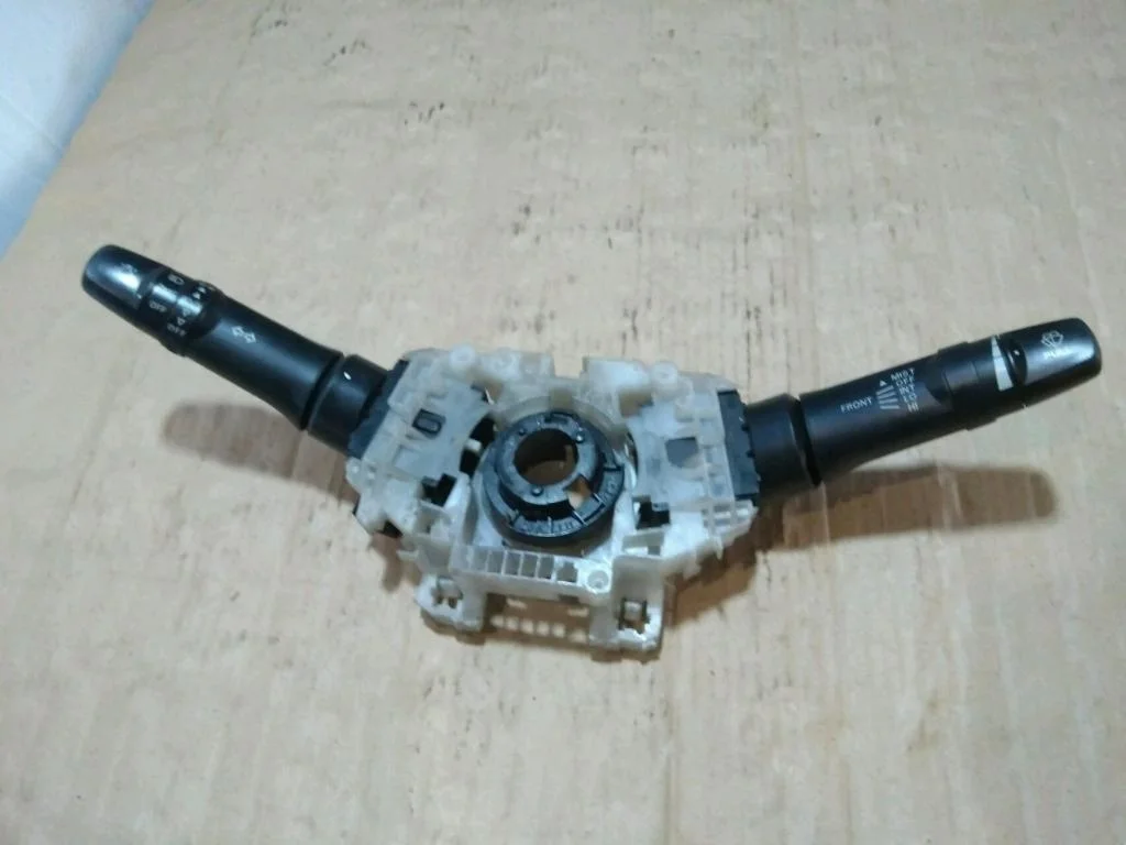 Б.у. подрулевой переключатель MITSUBISHI LANCER CY2A MITSUBISHI LANCER CY2A